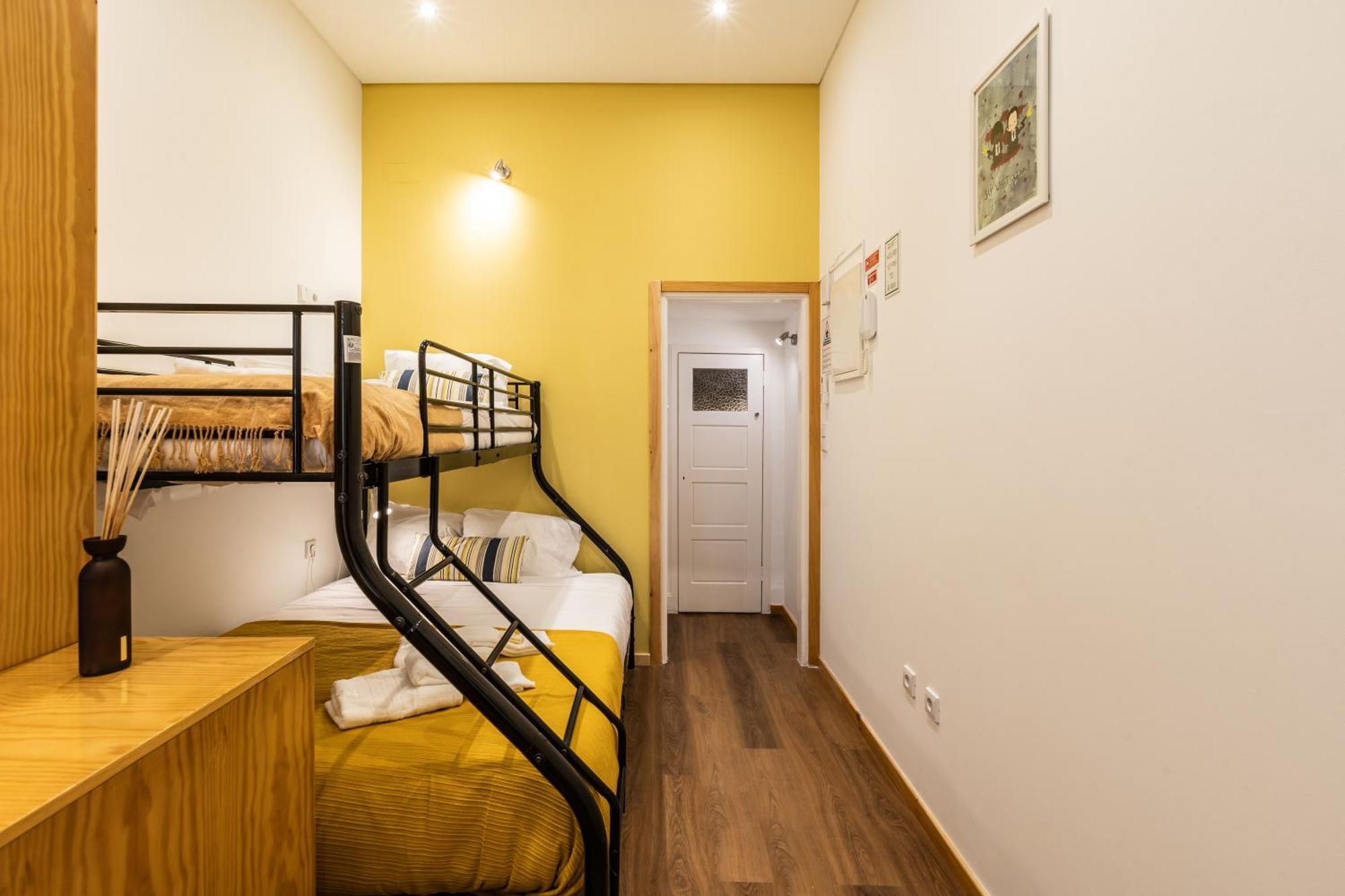 731 Costa Cabral Metro Residence Porto Room photo