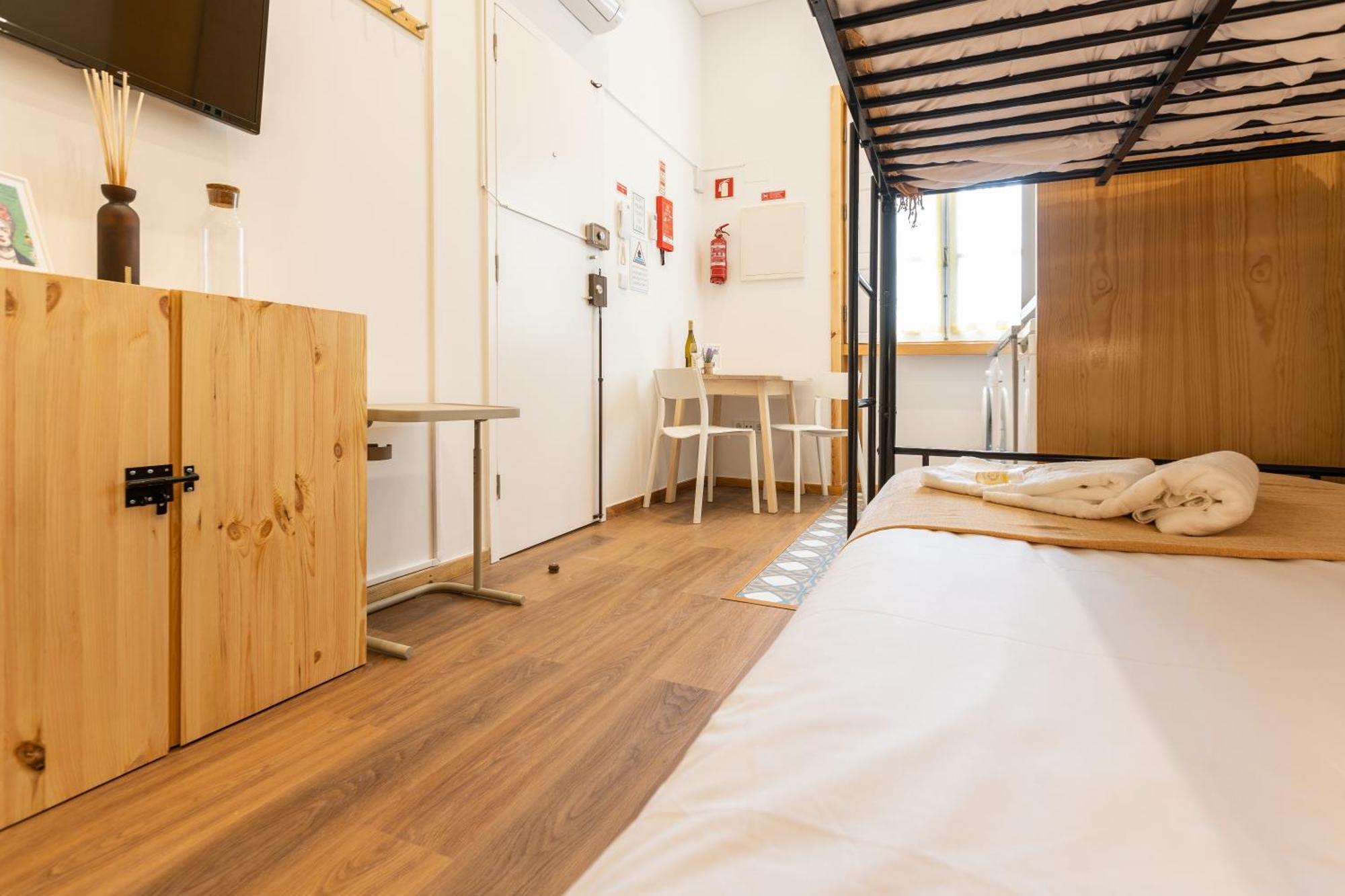 731 Costa Cabral Metro Residence Porto Room photo