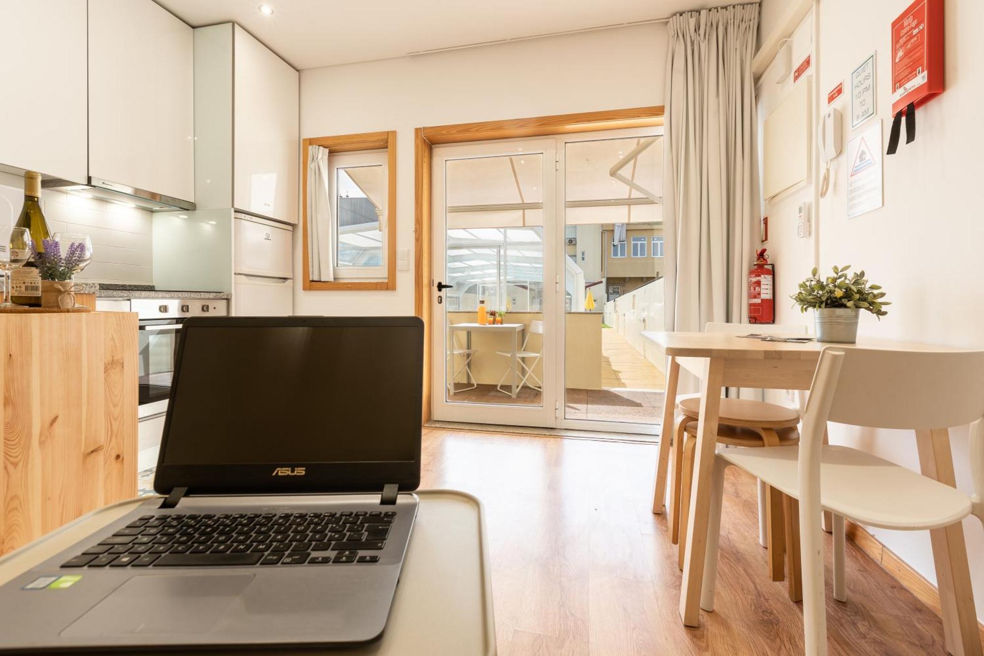 731 Costa Cabral Metro Residence Porto Room photo